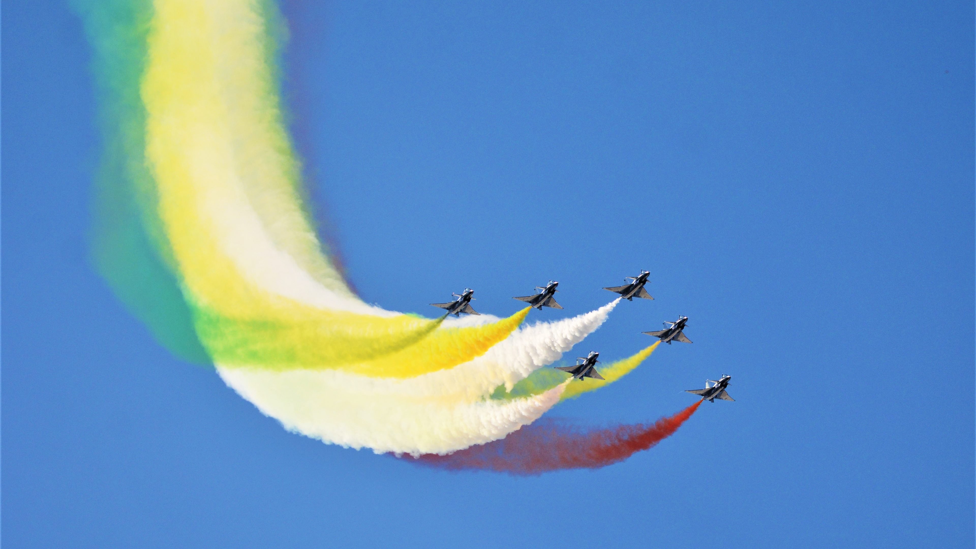 开云APP-绿光刺破洛城夜，当杰伦·布朗在快船主场写下山呼海啸的青春宣言